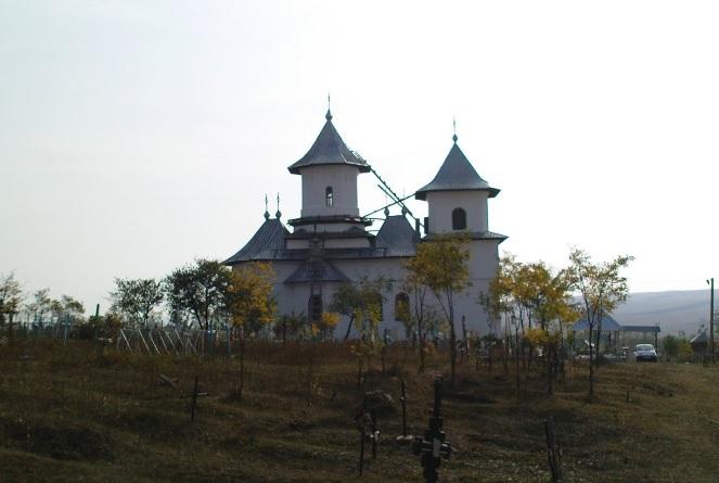 Biserica - vedere exterioară